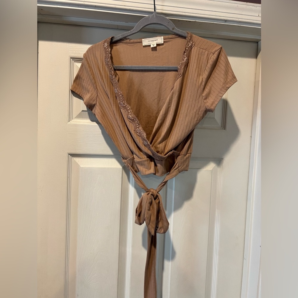 Medium crop top with tie around